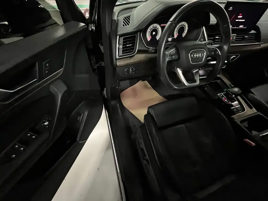 Audi Q5L Sportback — фото 6