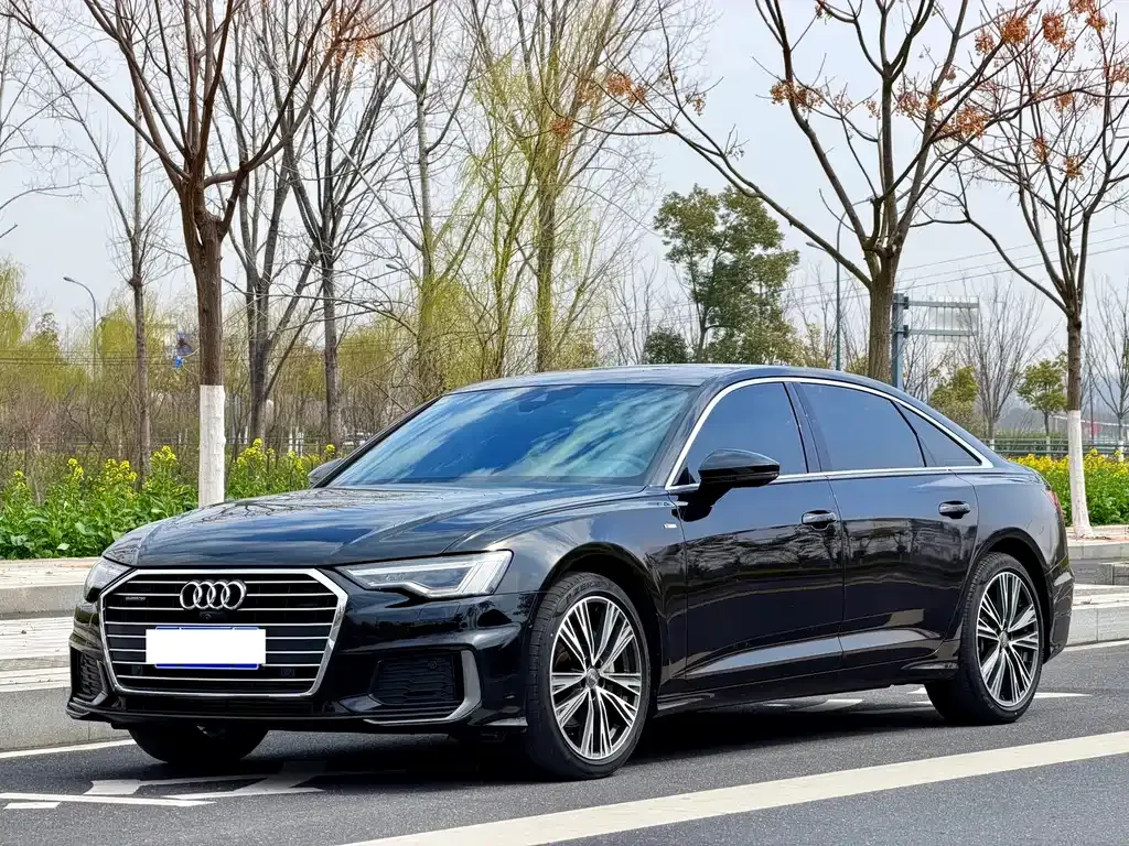 Audi A6L — фото 1