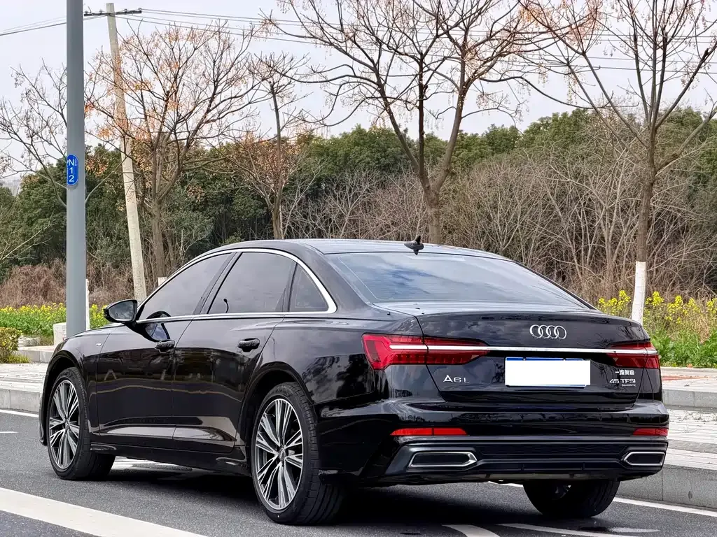 Audi A6L — фото 7