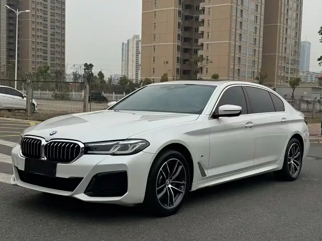 BMW 5 Series — фото 1