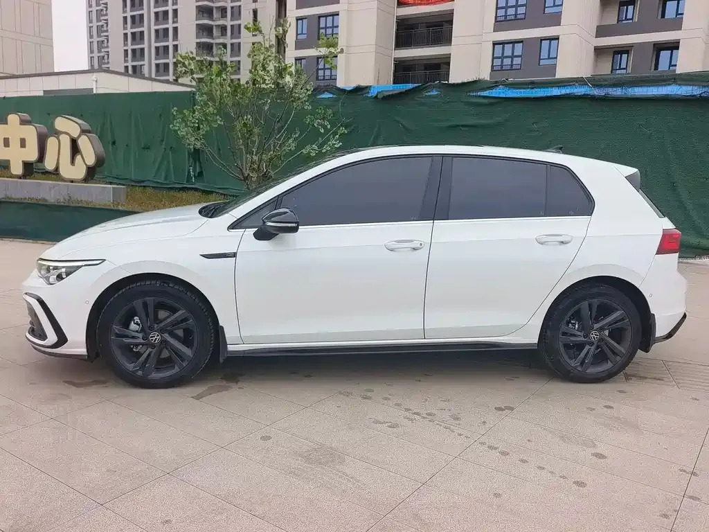 Volkswagen Golf 2024 из CN, фото 4