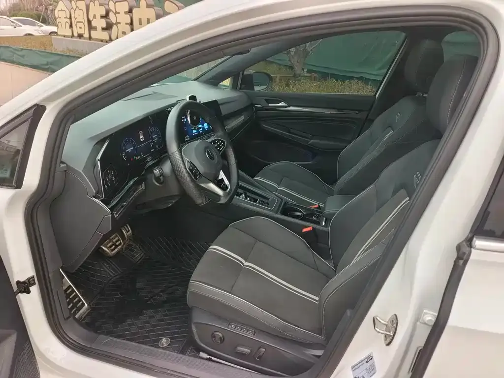 Volkswagen Golf 2024 из CN, фото 10