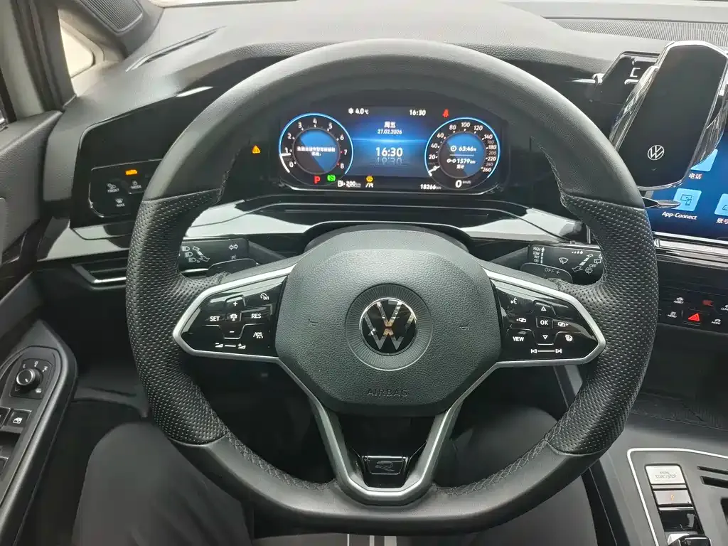 Volkswagen Golf 2024 из CN, фото 9