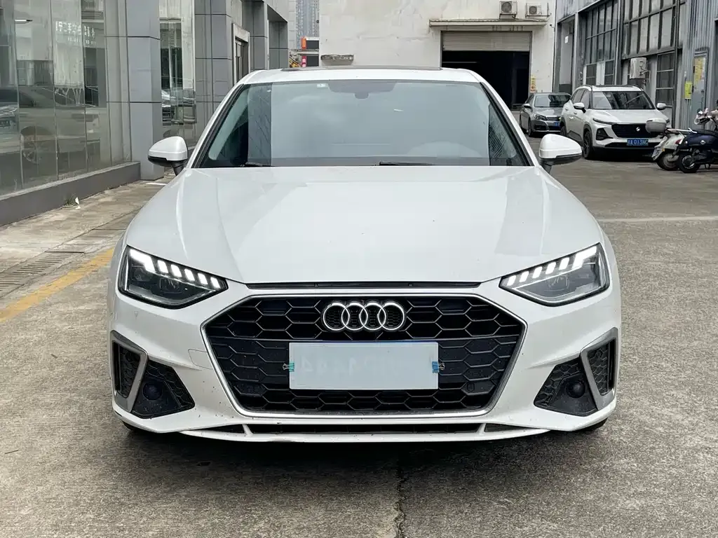 Audi A4L 2021 из CN, фото 5