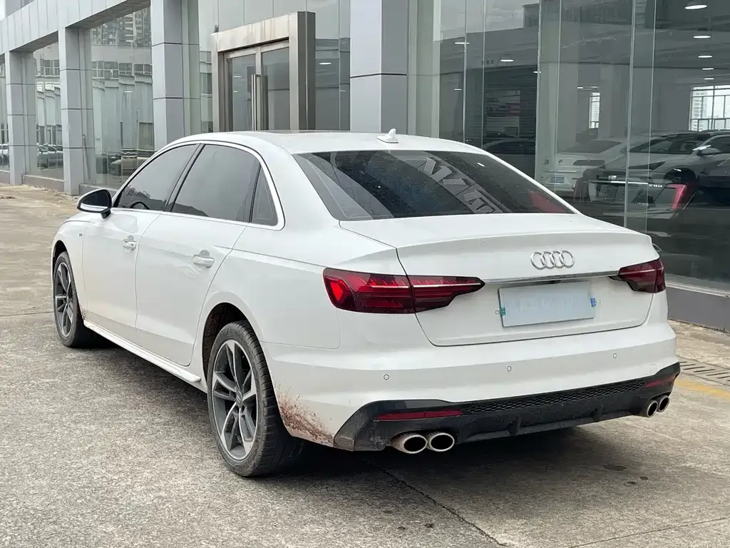 Audi A4L 2021 из CN, фото 4