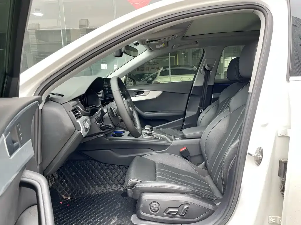 Audi A4L 2021 из CN, фото 7
