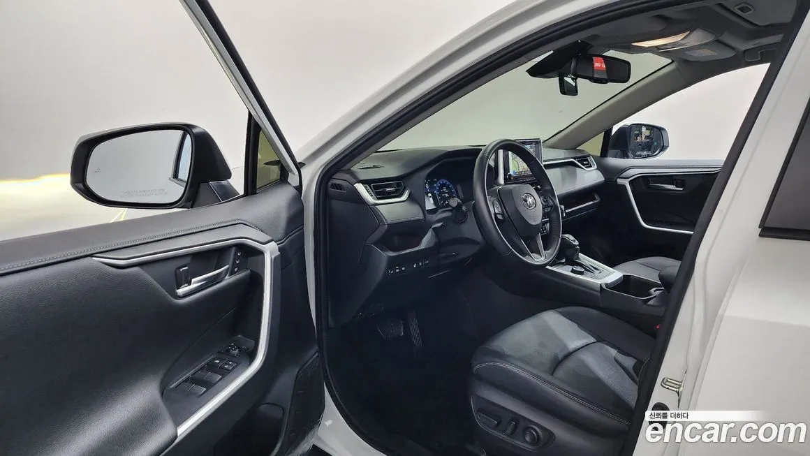 Toyota RAV4 2024 из KR, фото 2