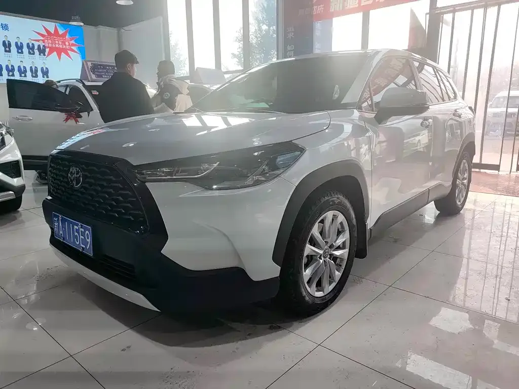 Toyota Corolla Cross — фото 1