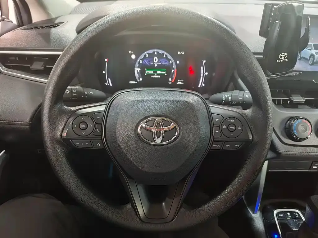 Toyota Corolla Cross — фото 8