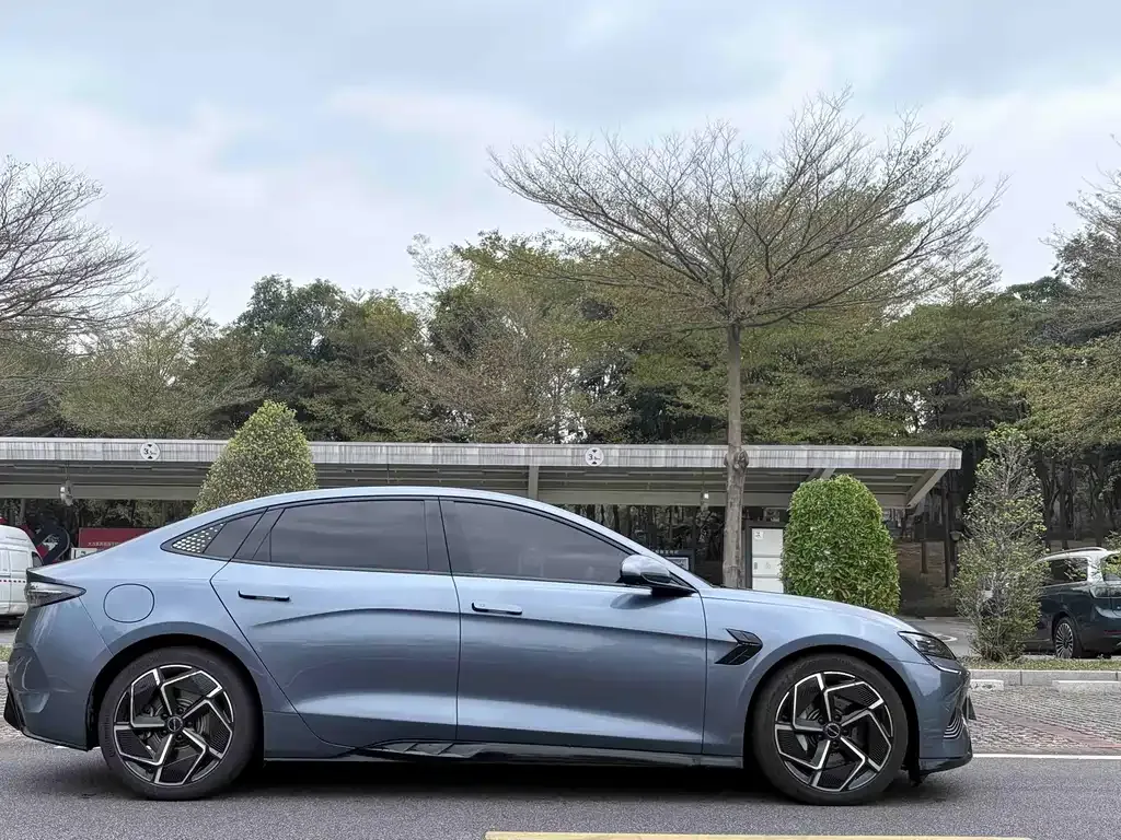 BYD Seal — фото 10