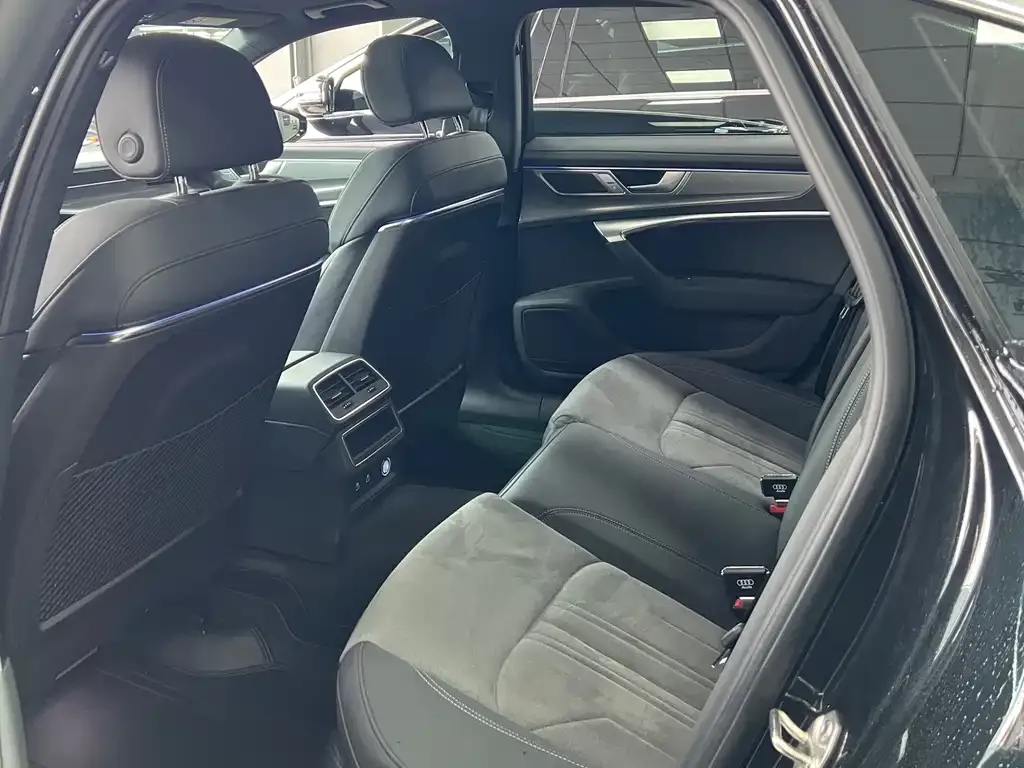 Audi A6L 2024 из CN, фото 10