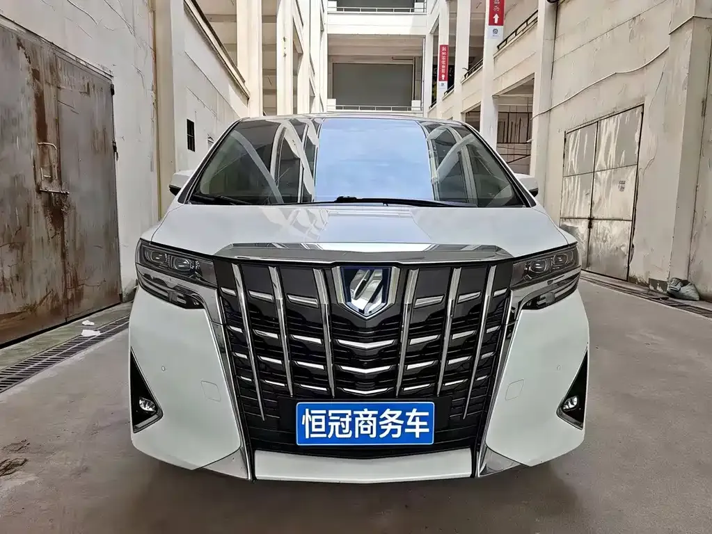 Toyota Alphard 2023 из CN, фото 1