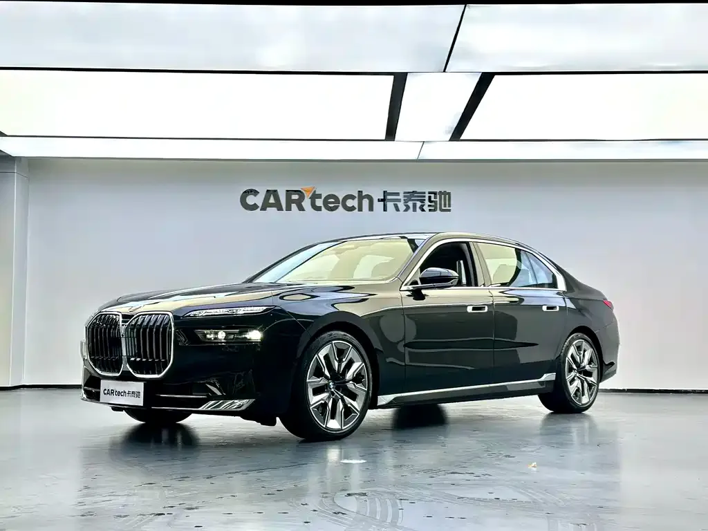 BMW 7 Series — фото 1