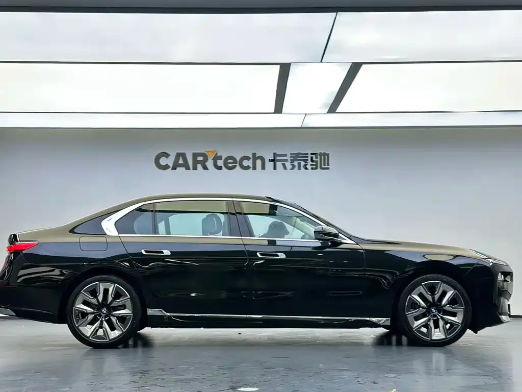 BMW 7 Series — фото 3