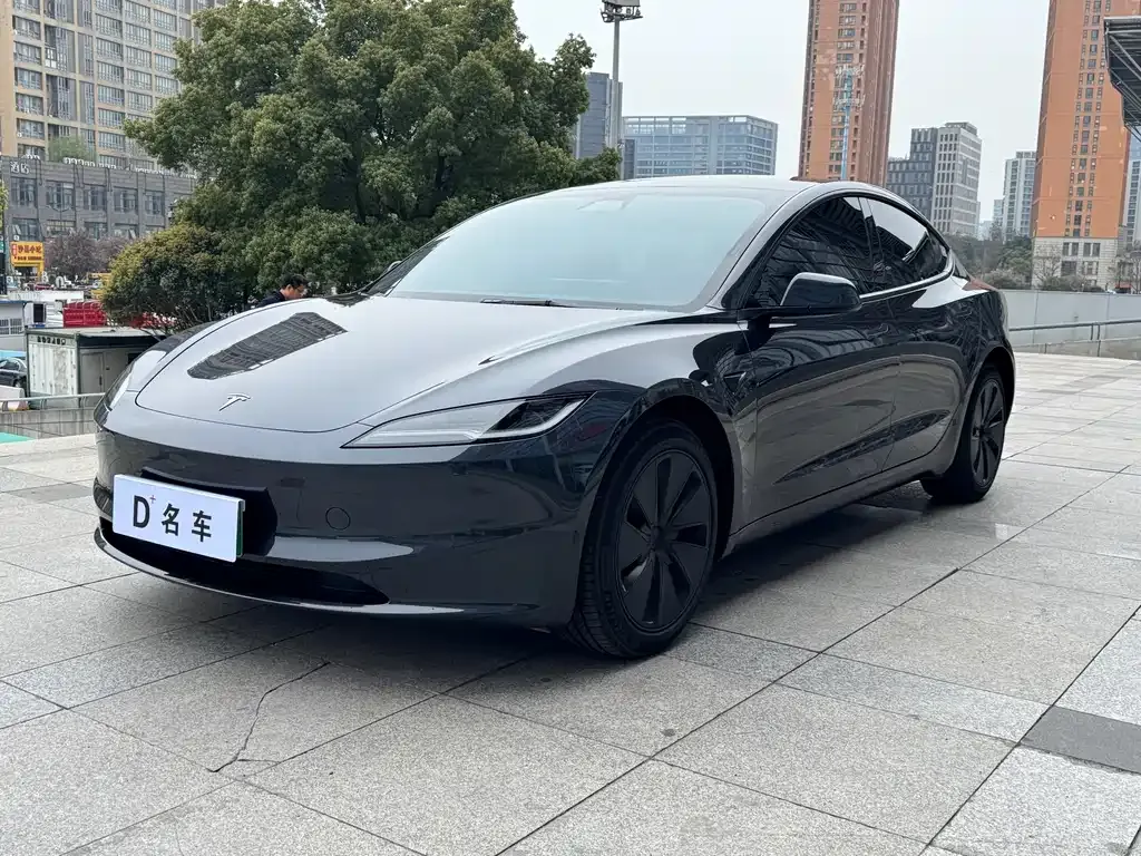 Tesla Model 3 — фото 1