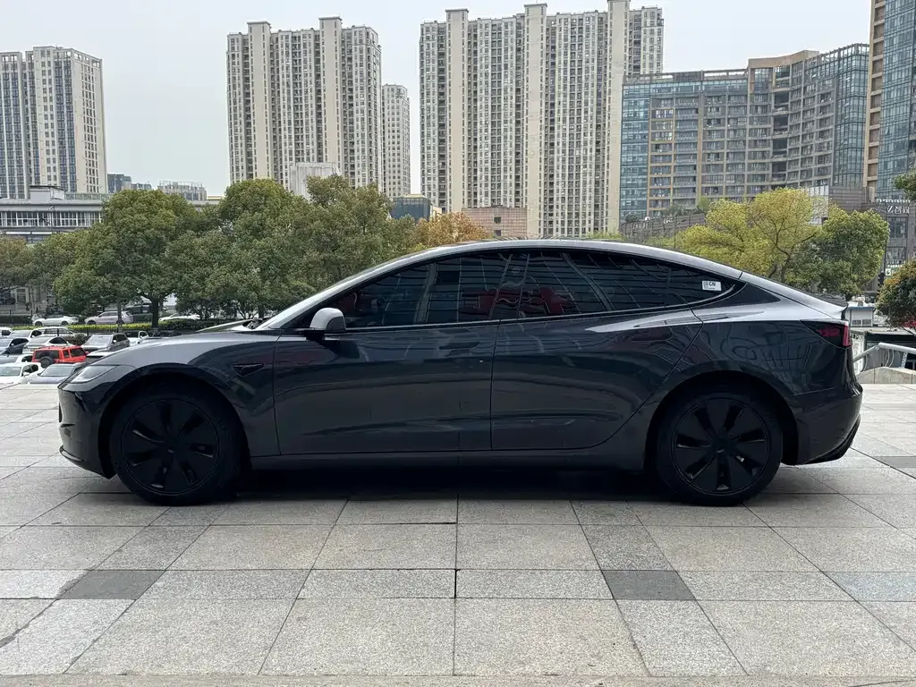 Tesla Model 3 — фото 4