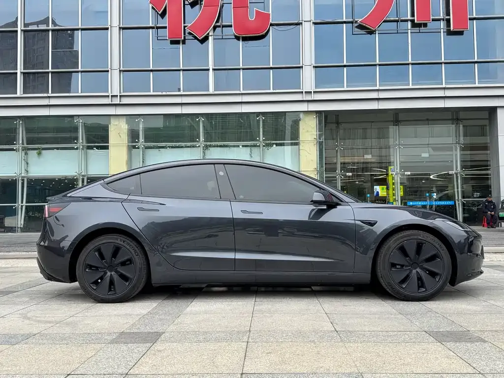 Tesla Model 3 — фото 8