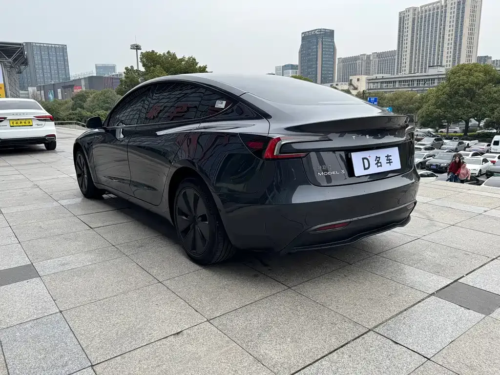 Tesla Model 3 — фото 10