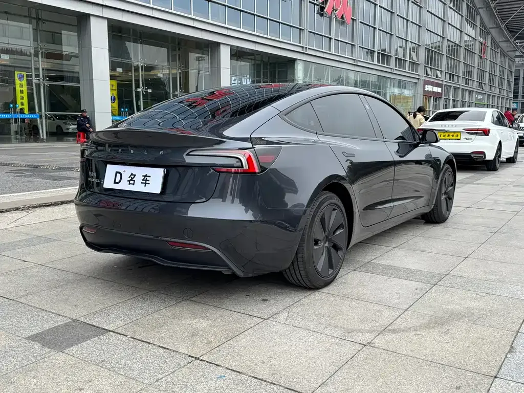Tesla Model 3 — фото 9