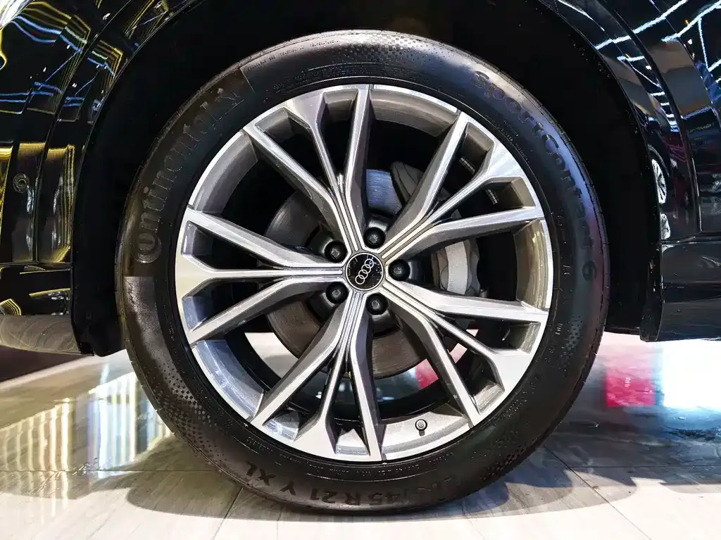 Audi Q8 2023 из CN, фото 8