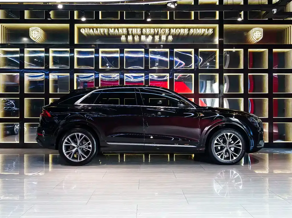 Audi Q8 2023 из CN, фото 2