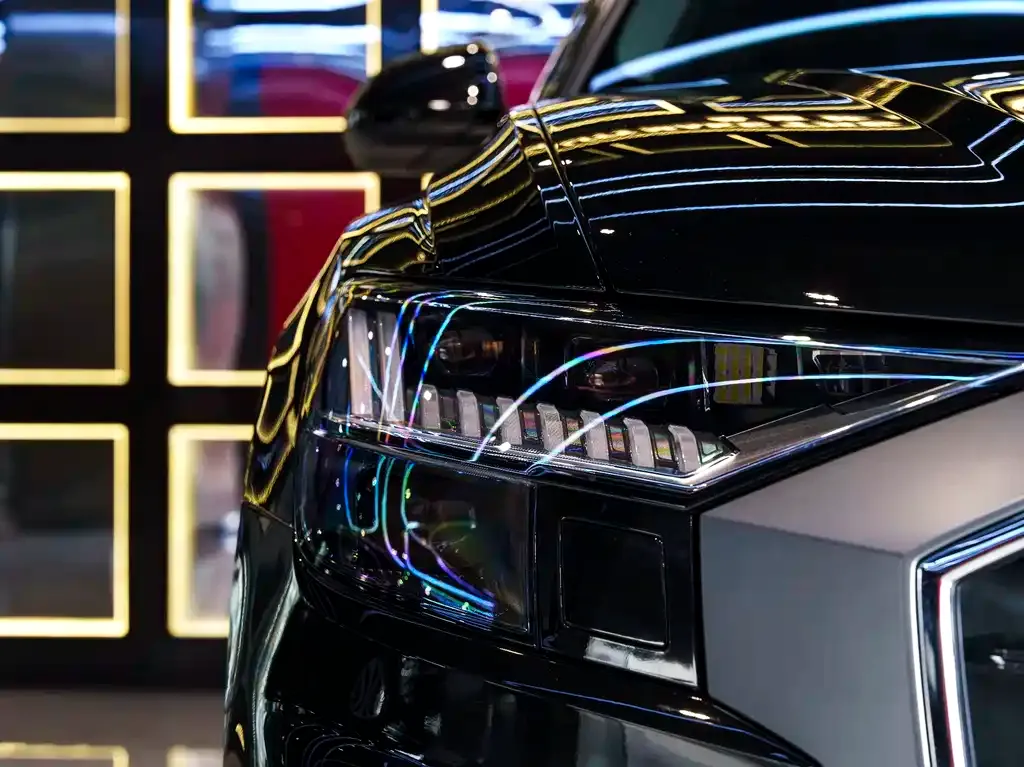 Audi Q8 2023 из CN, фото 4