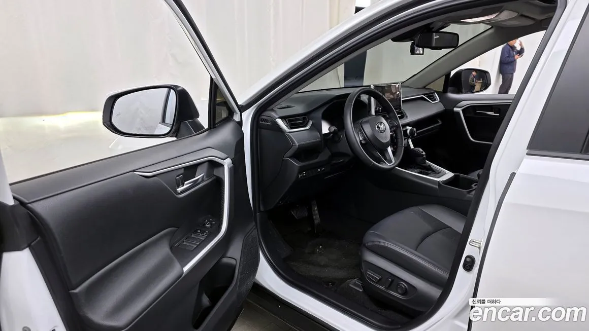 Toyota RAV4 — фото 3