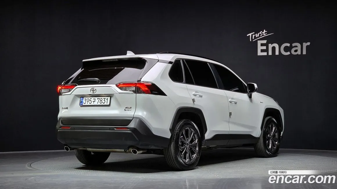 Toyota RAV4 — фото 6