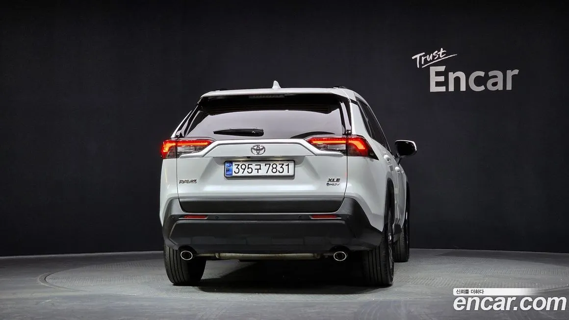 Toyota RAV4 — фото 4