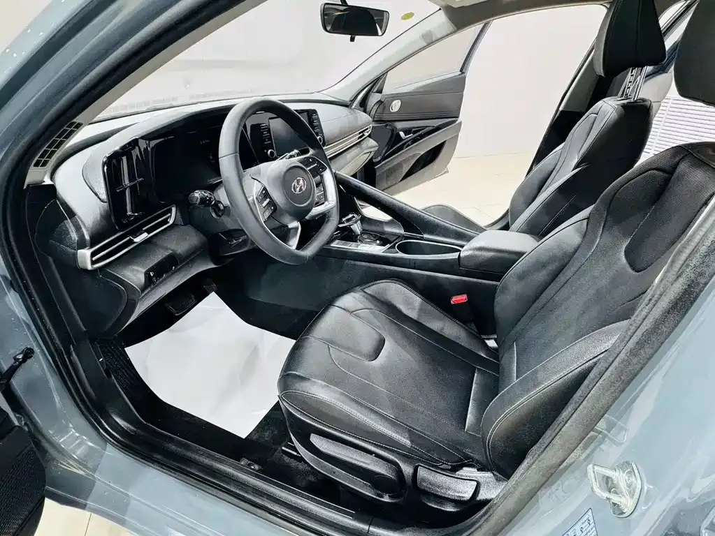 Hyundai Elantra 2023 из CN, фото 3