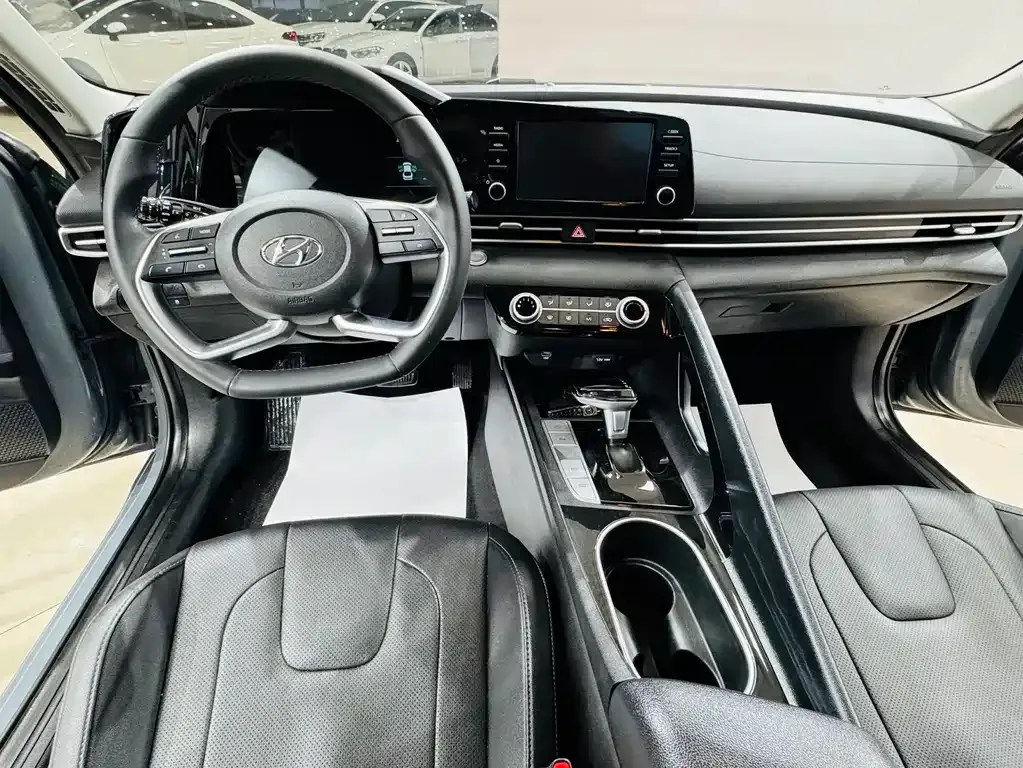 Hyundai Elantra 2023 из CN, фото 10