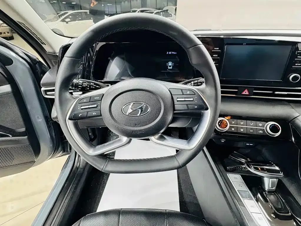 Hyundai Elantra 2023 из CN, фото 8