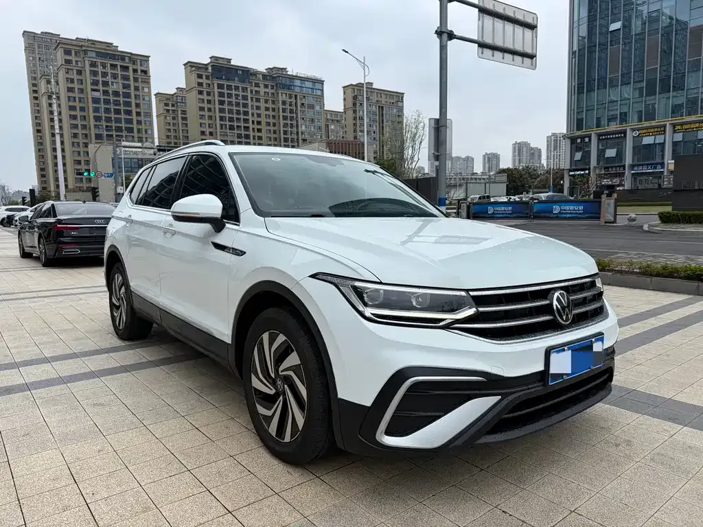 Volkswagen Tiguan L 2023 из CN, фото 6