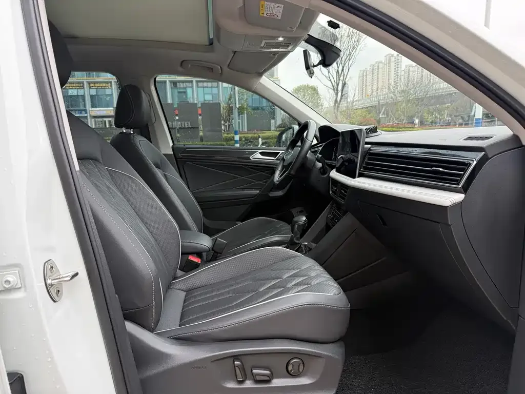 Volkswagen Tiguan L 2023 из CN, фото 10