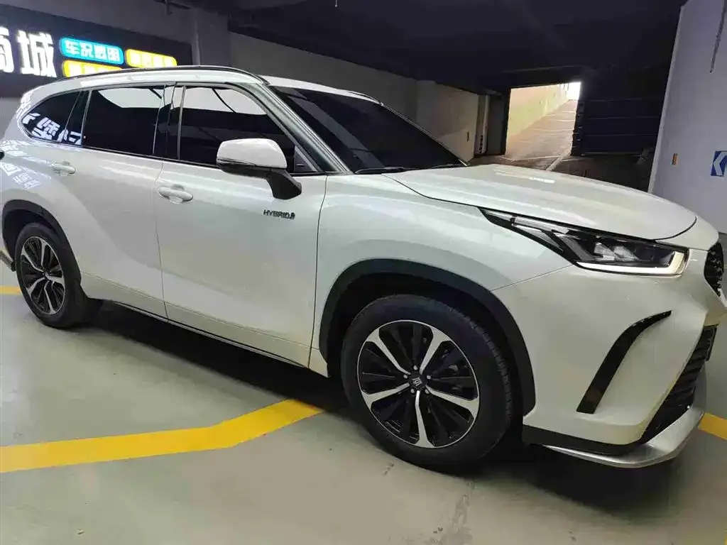 Toyota Crown Kluger 2022 из CN, фото 5