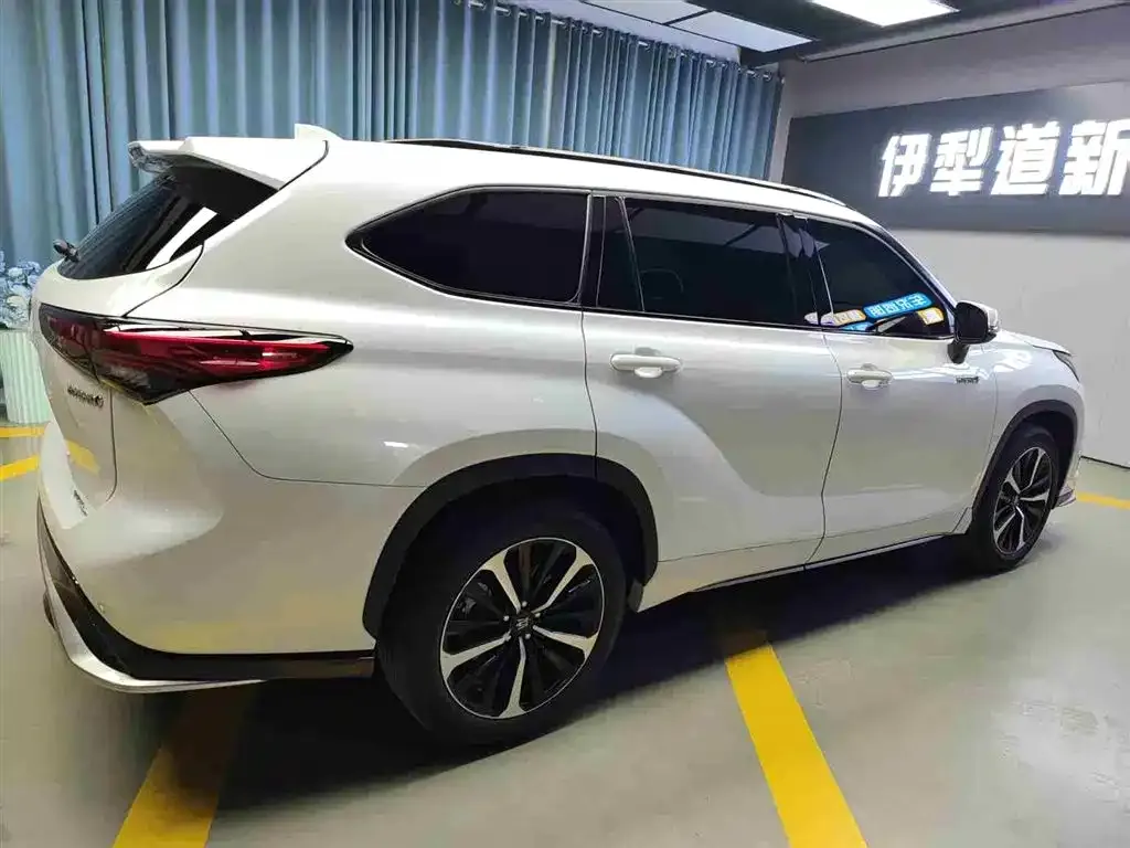 Toyota Crown Kluger 2022 из CN, фото 7