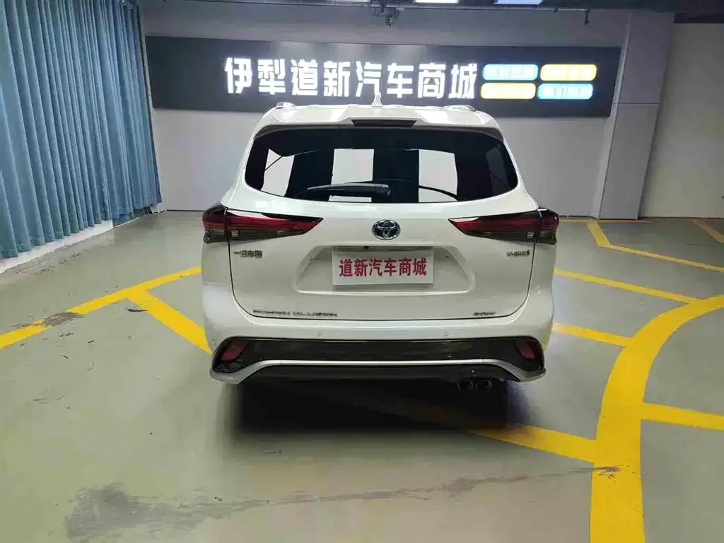 Toyota Crown Kluger 2022 из CN, фото 6