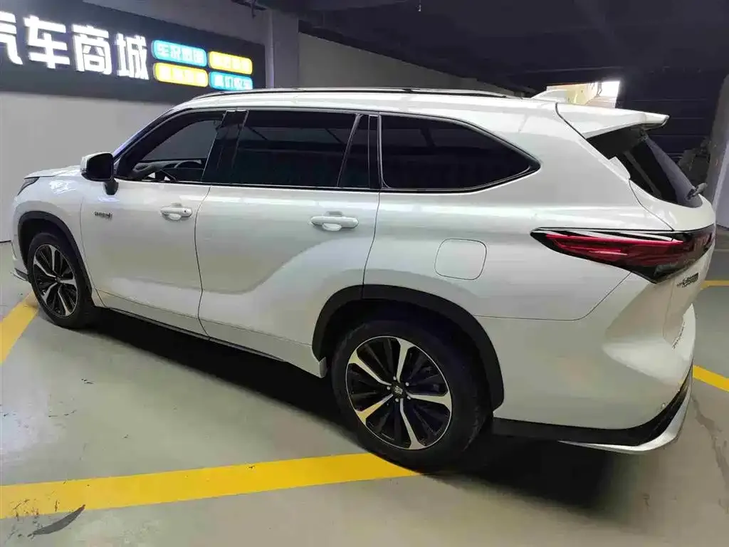Toyota Crown Kluger 2022 из CN, фото 2