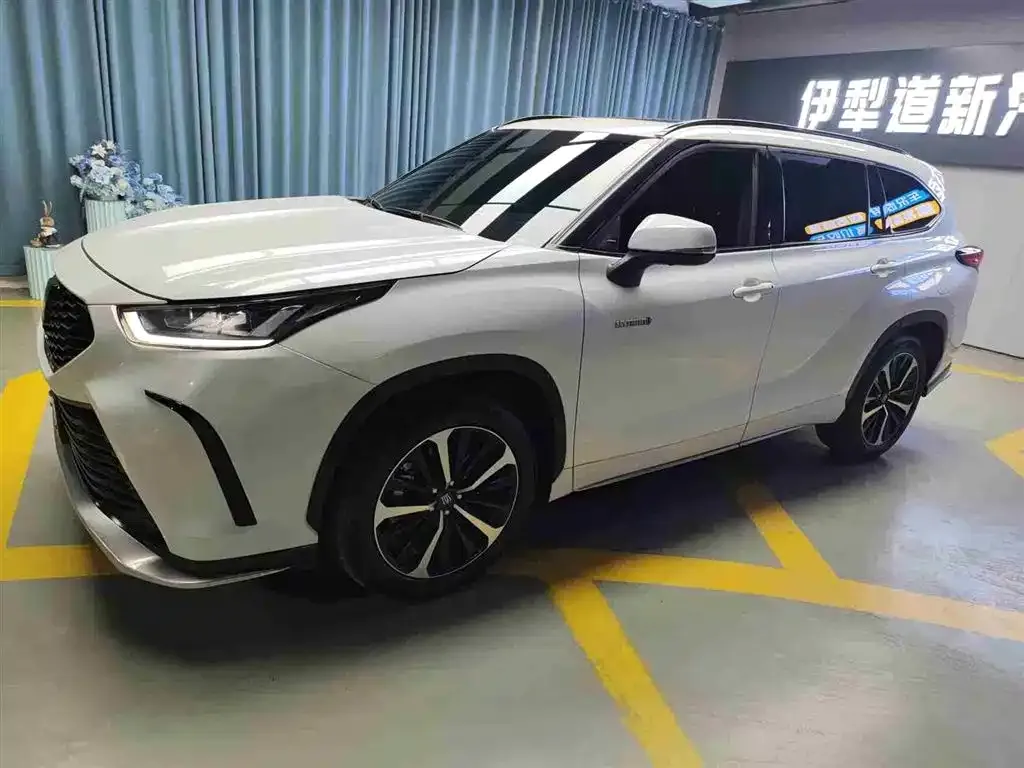Toyota Crown Kluger 2022 из CN, фото 8