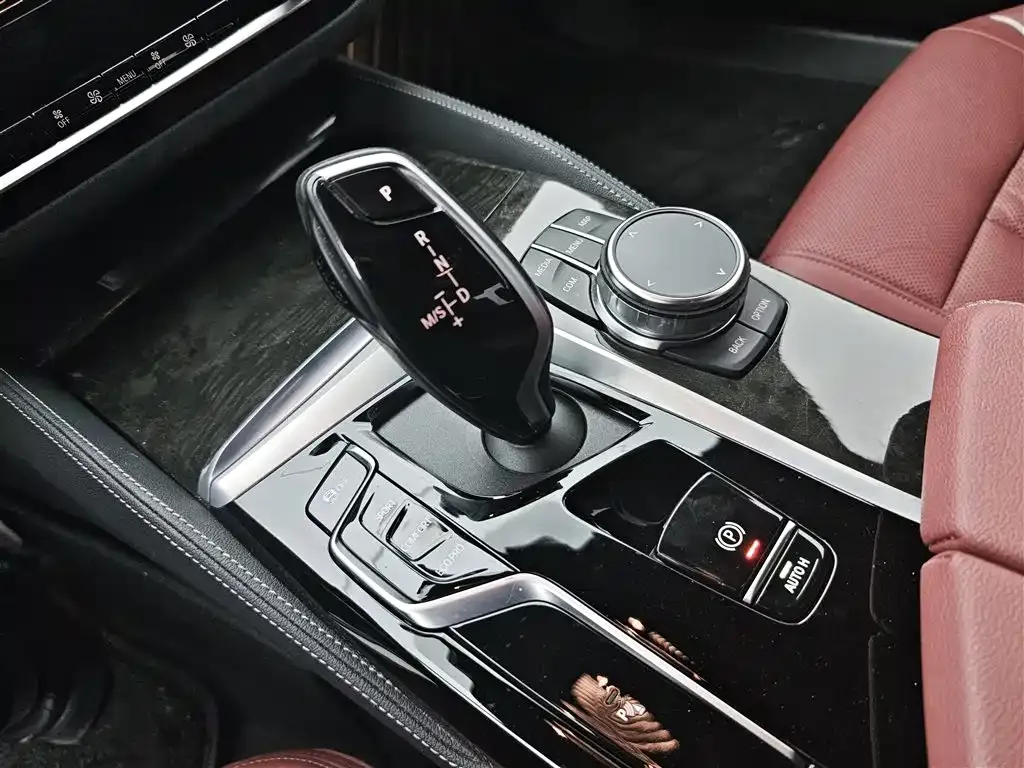 BMW 5 Series — фото 10