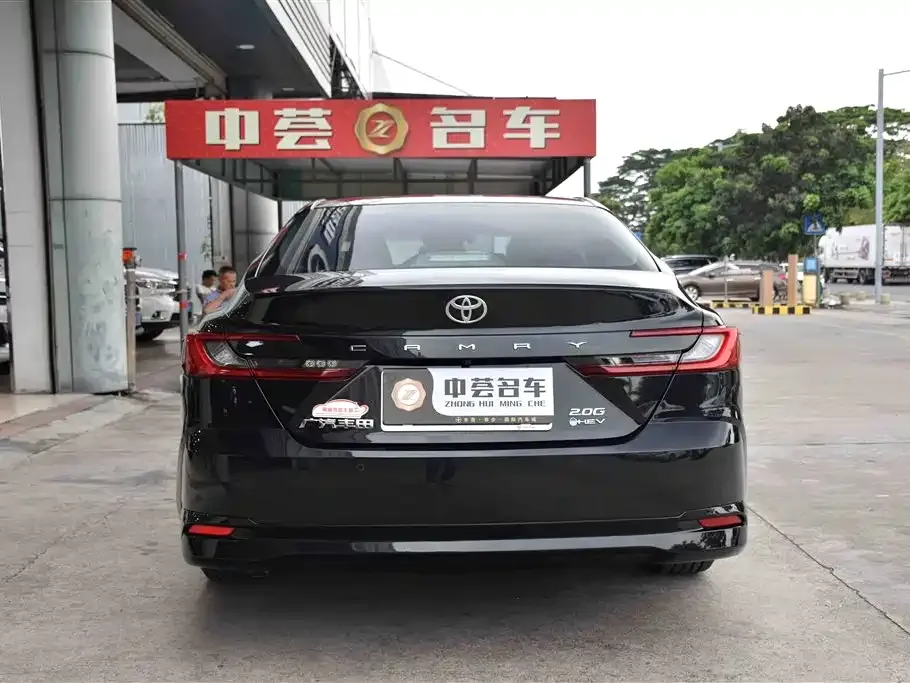 Toyota Camry — фото 5