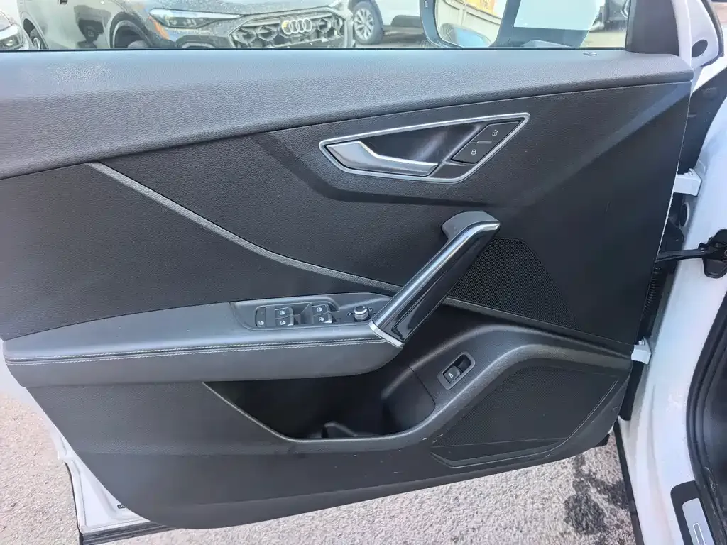 Audi Q2L 2024 из CN, фото 5