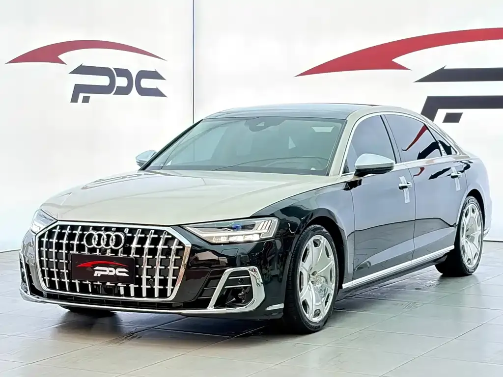 Audi A8 — фото 1
