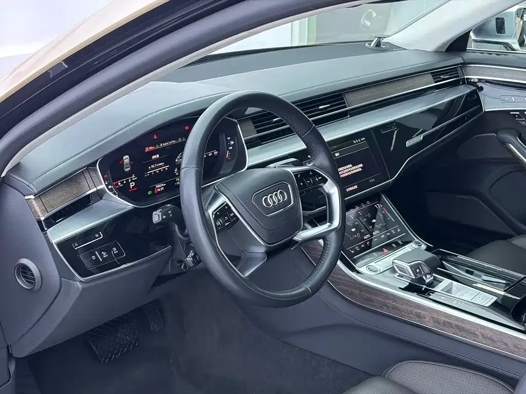 Audi A8 — фото 7