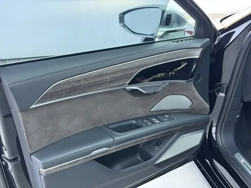 Audi A8 — фото 4