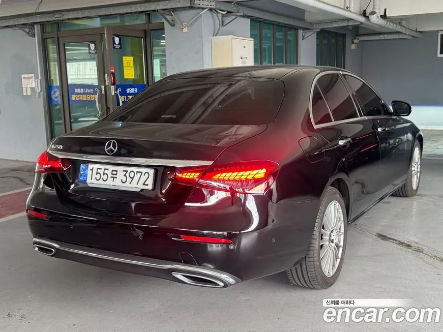 Mercedes-Benz E-Class — фото 3