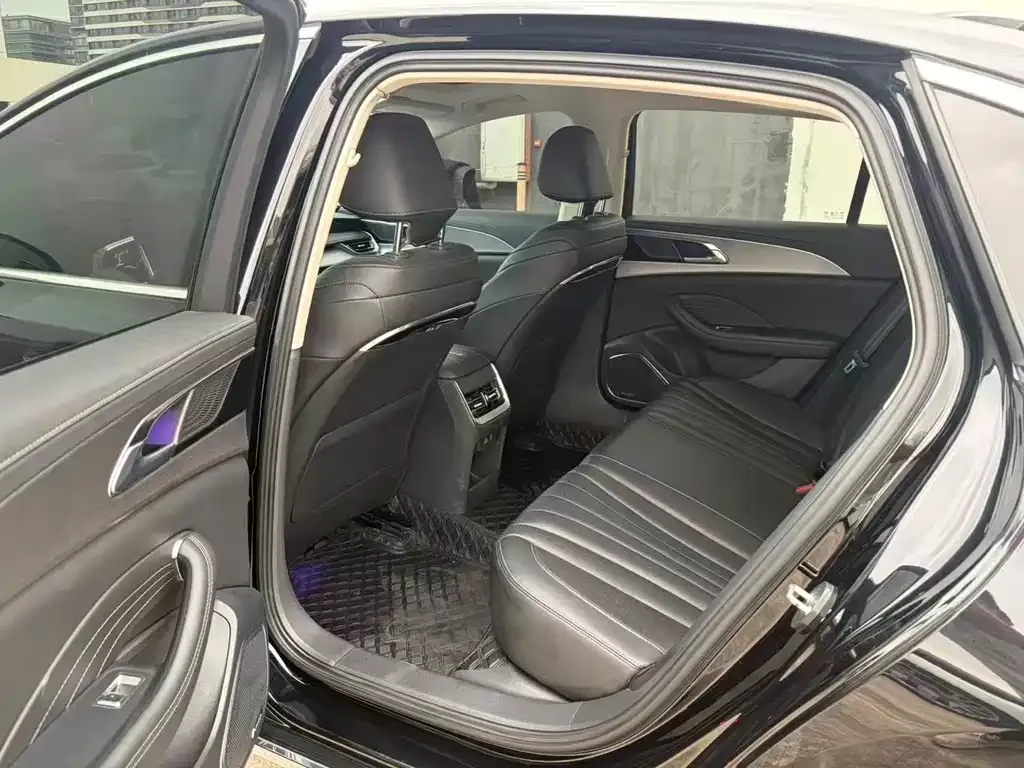 Hongqi H5 — фото 2