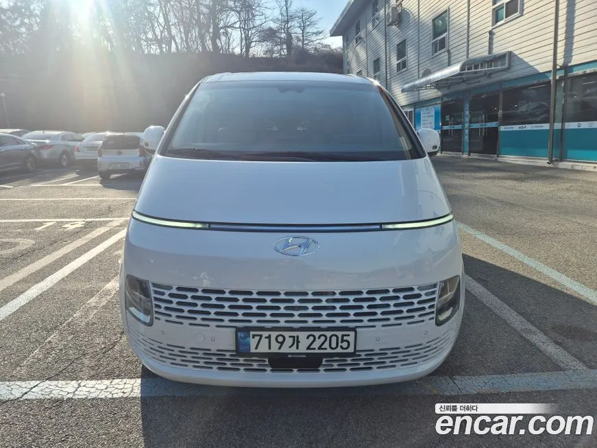 Hyundai Staria — фото 1