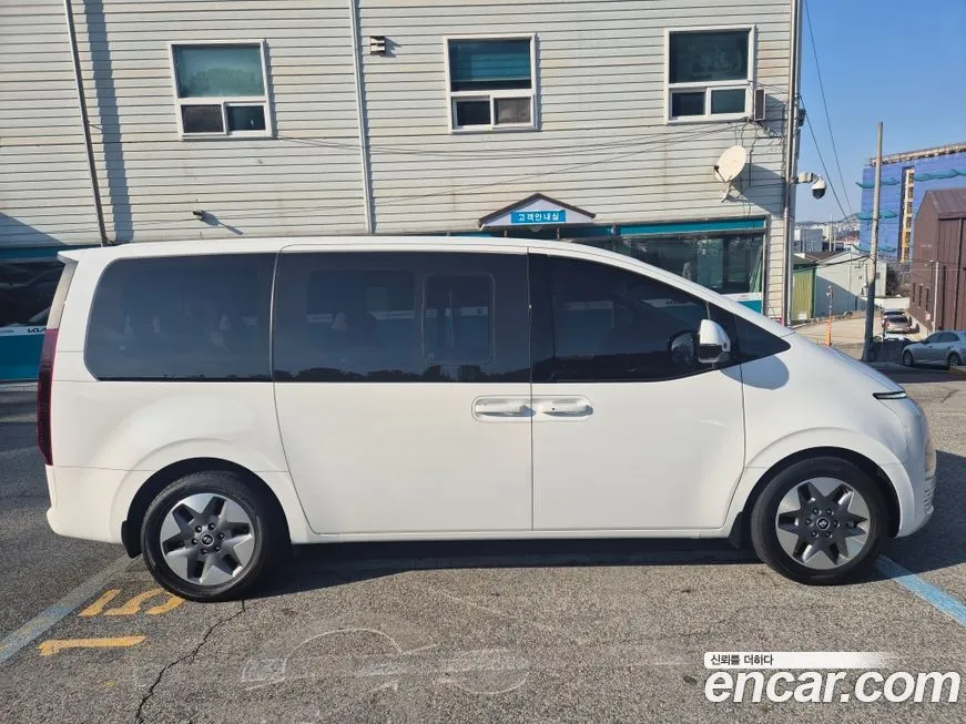 Hyundai Staria — фото 3