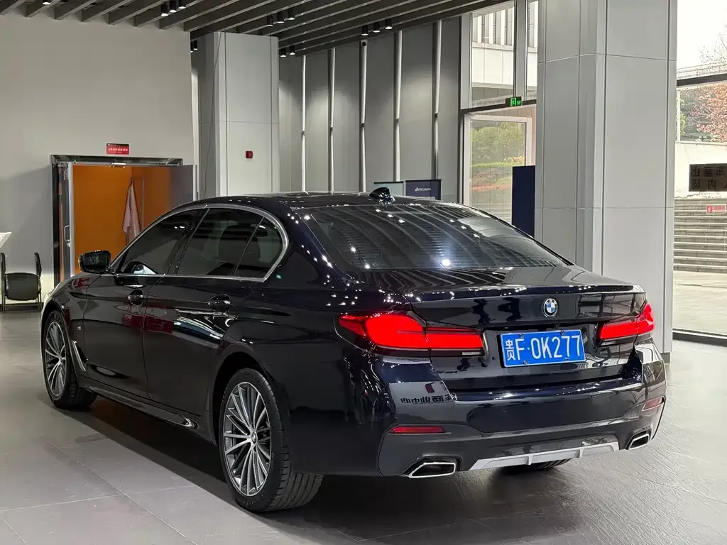 BMW 5 Series — фото 5